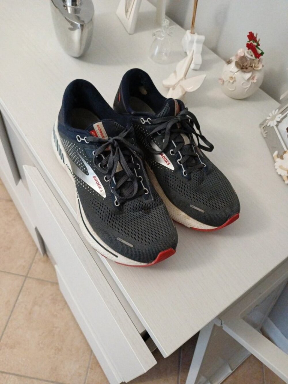 Black Grey Running Shoes Men's US 10.5